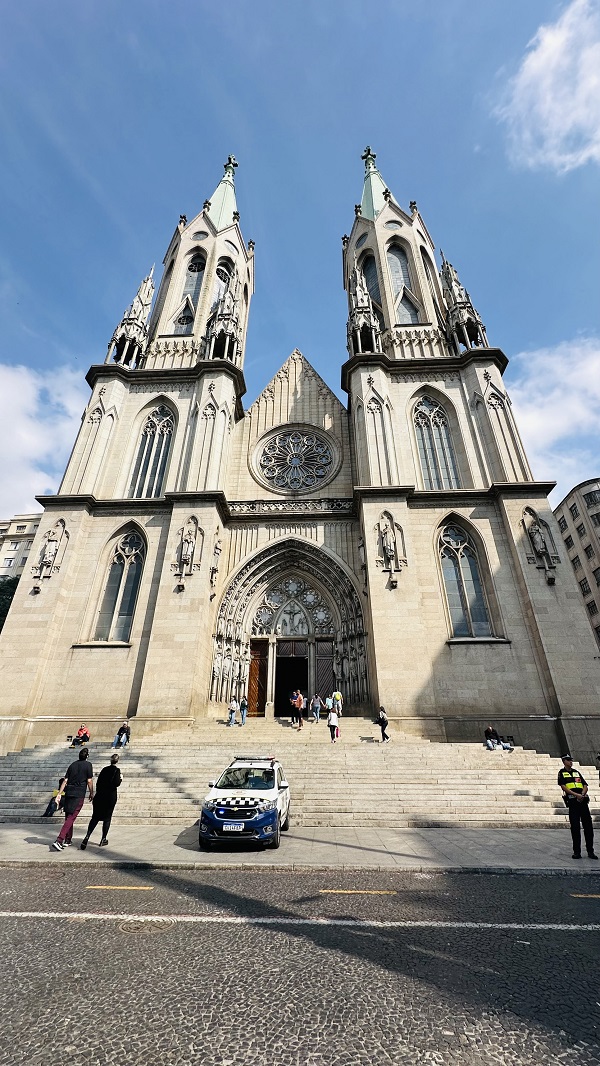 Top 50 Remarkable Cathedrals Around The World